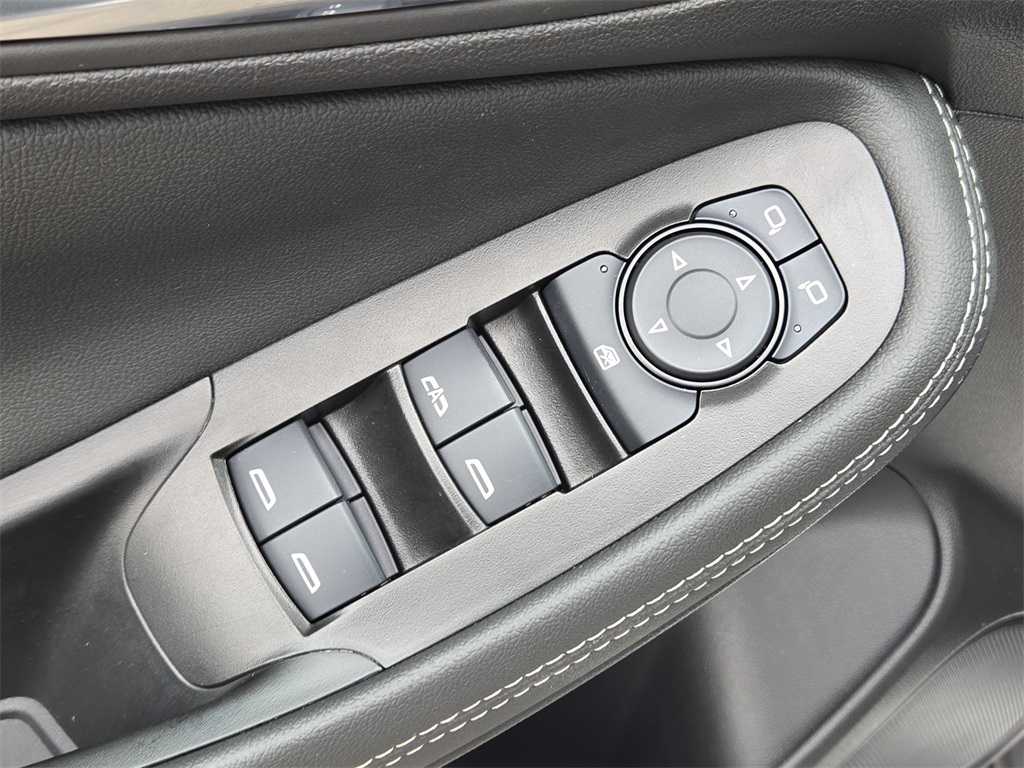 Vehicle image 23 of 33