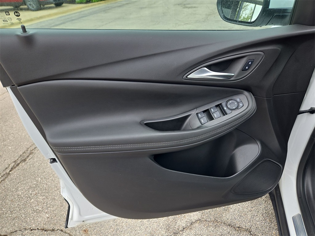 Vehicle image 22 of 33