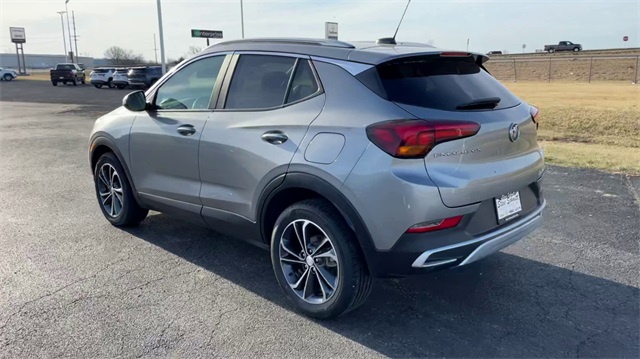 Vehicle image 8 of 32