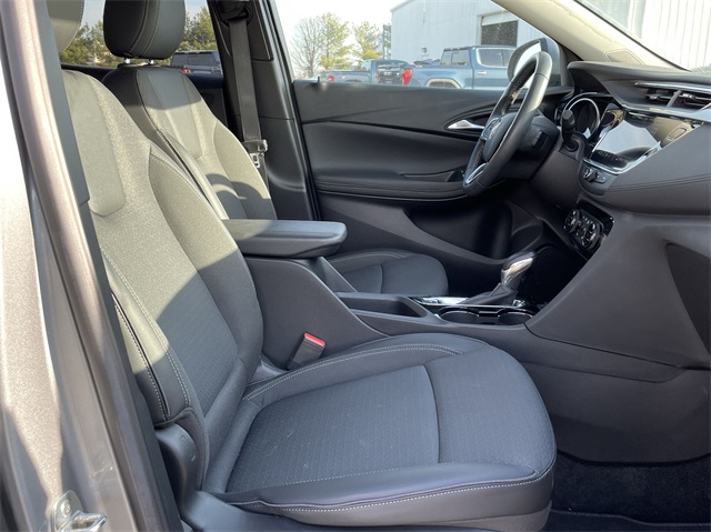 Vehicle image 25 of 32