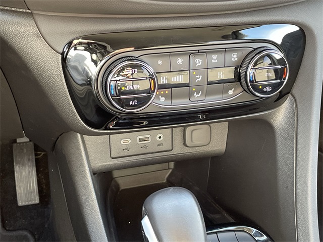 Vehicle image 17 of 32