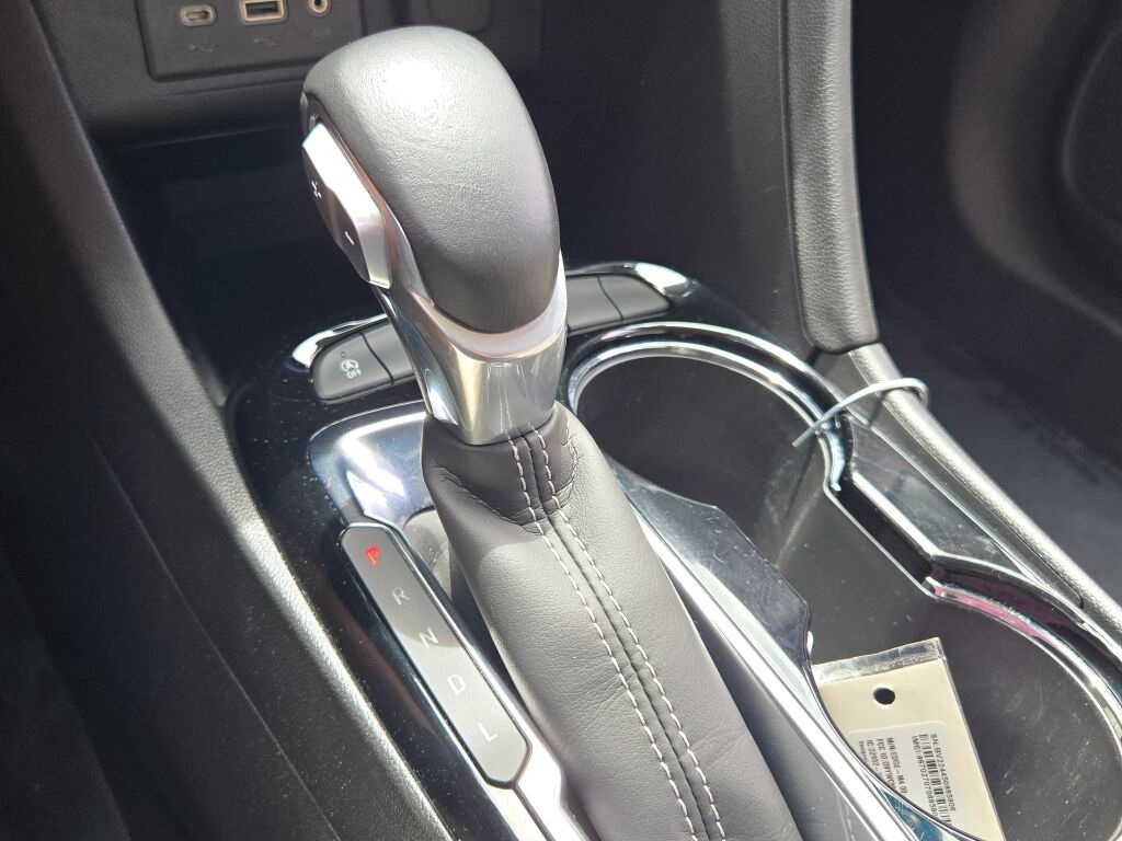 Vehicle image 33 of 37
