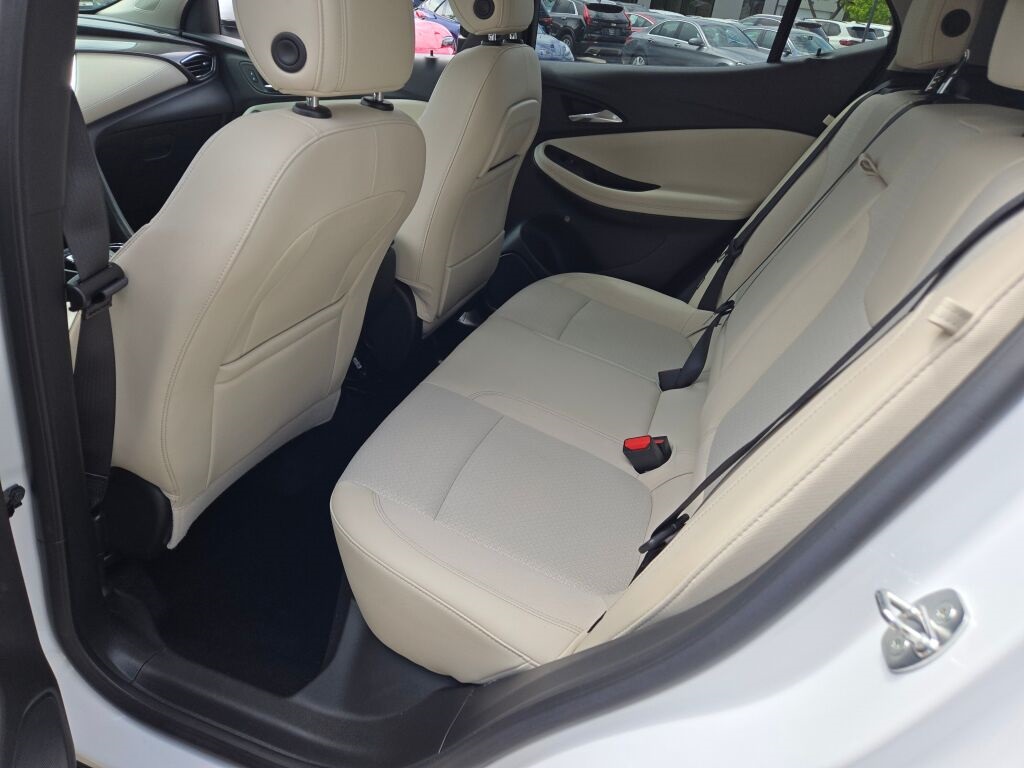 Vehicle image 21 of 37