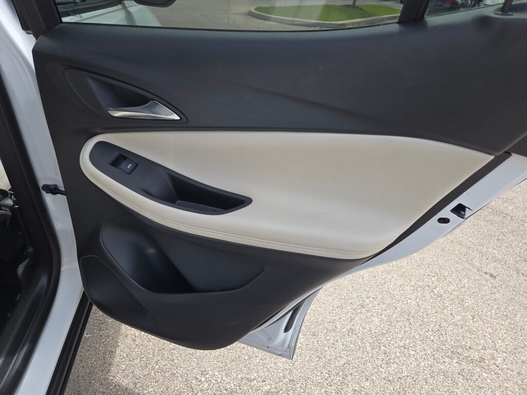 Vehicle image 15 of 37