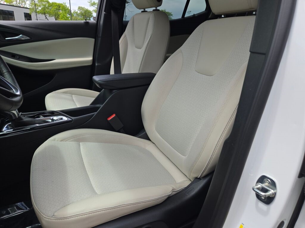 Vehicle image 28 of 37