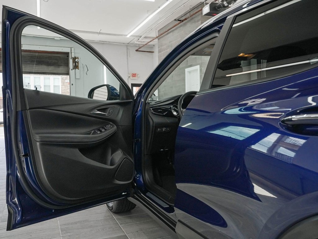 Vehicle image 10 of 40