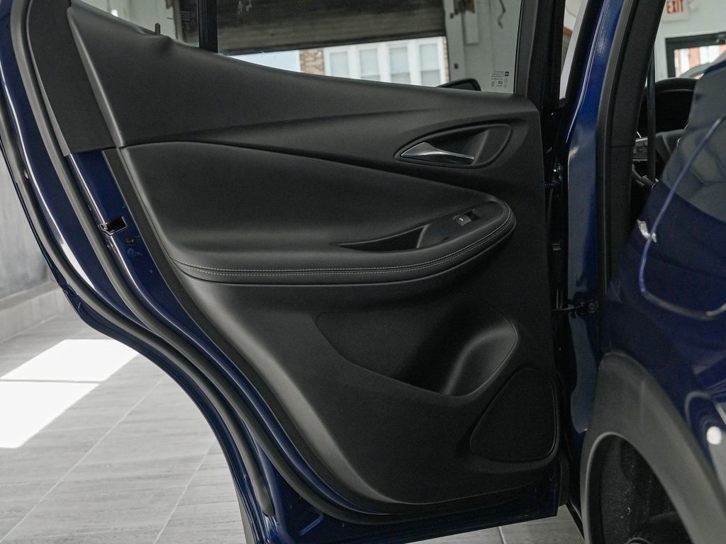 Vehicle image 14 of 40