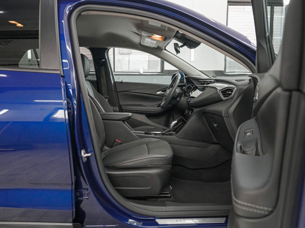 Vehicle image 35 of 40