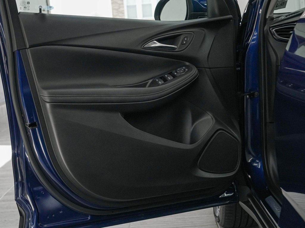 Vehicle image 11 of 40