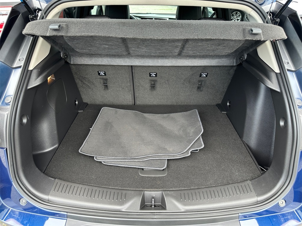 Vehicle image 10 of 21