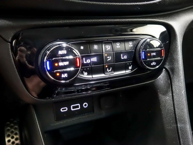 Vehicle image 21 of 32