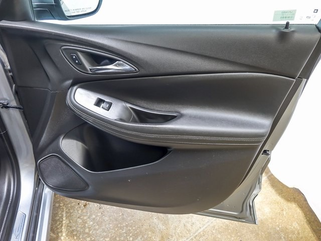Vehicle image 28 of 32