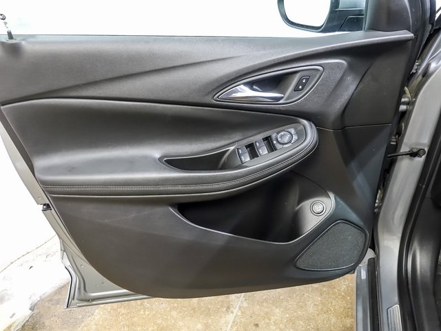 Vehicle image 23 of 32