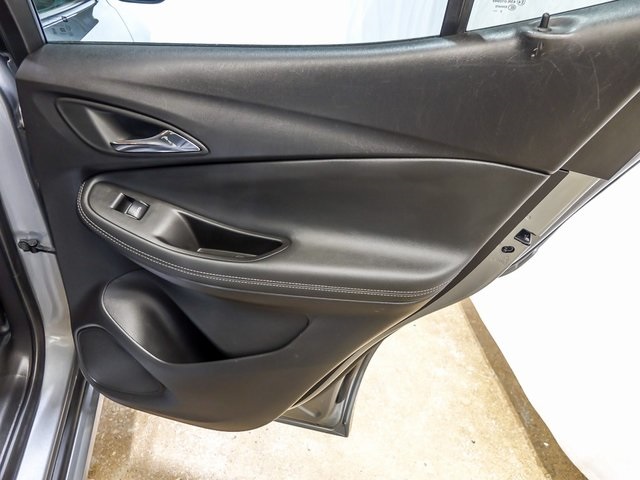 Vehicle image 27 of 32