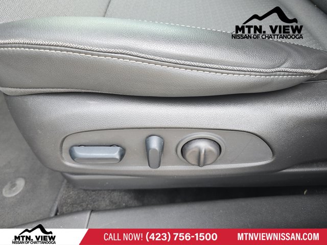Vehicle image 10 of 31