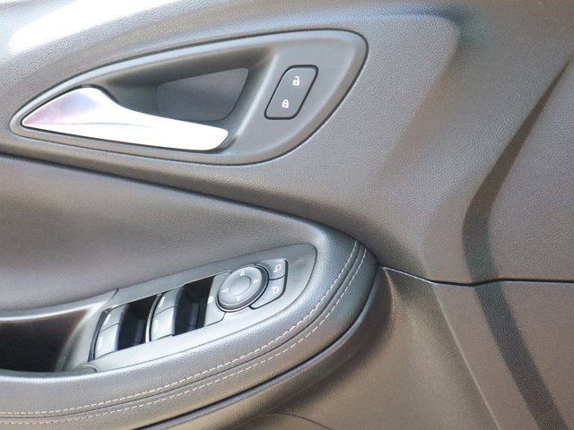 Vehicle image 39 of 42