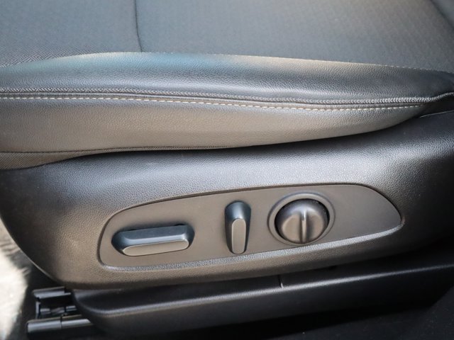 Vehicle image 40 of 42