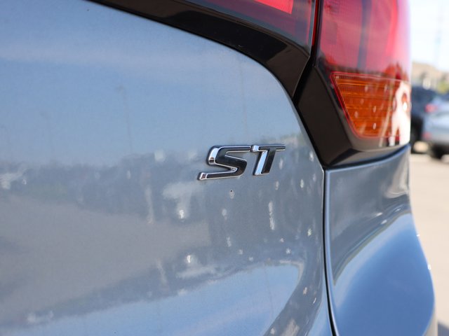 Vehicle image 17 of 42