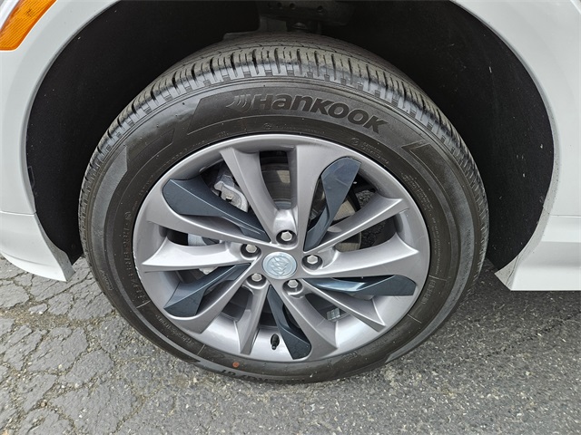Vehicle image 8 of 28