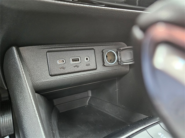 Vehicle image 25 of 28