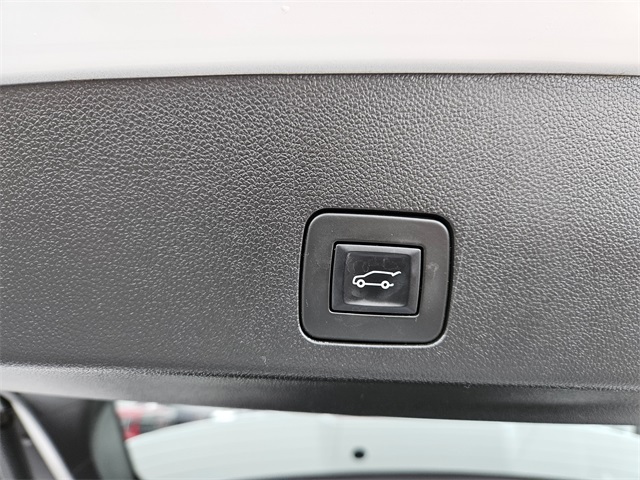 Vehicle image 23 of 28