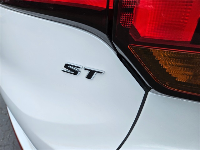 Vehicle image 24 of 28