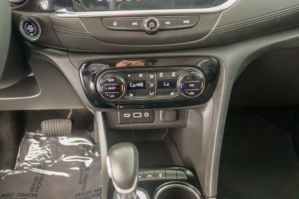 Vehicle image 21 of 25