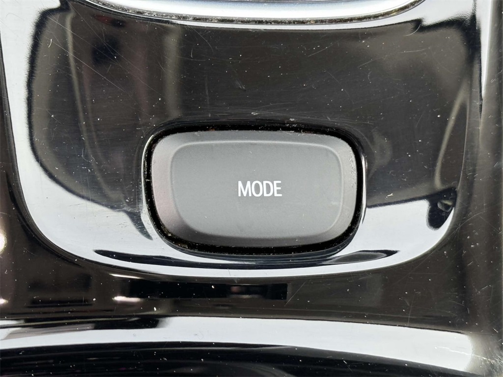 Vehicle image 14 of 33
