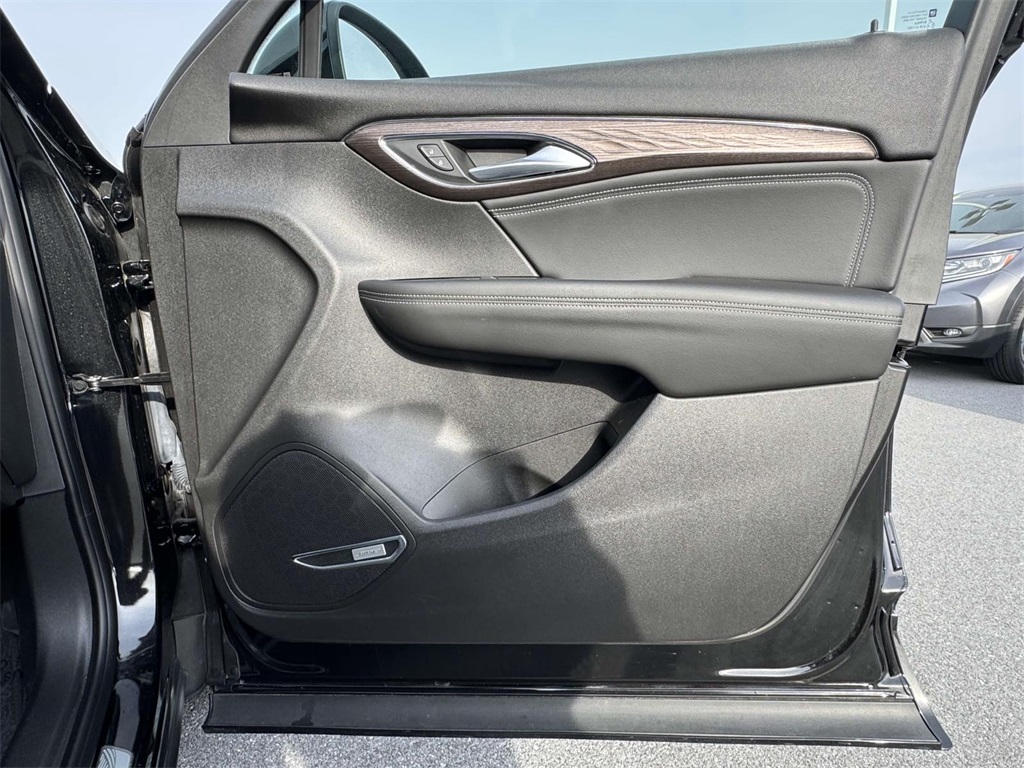 Vehicle image 24 of 33