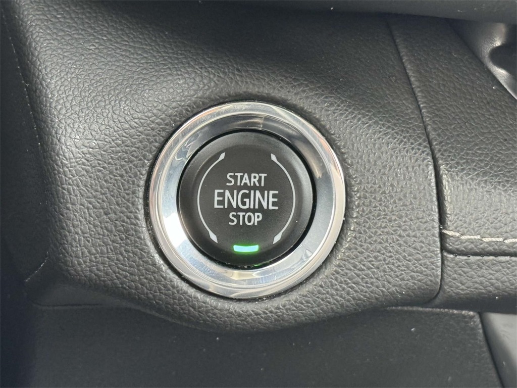 Vehicle image 15 of 33