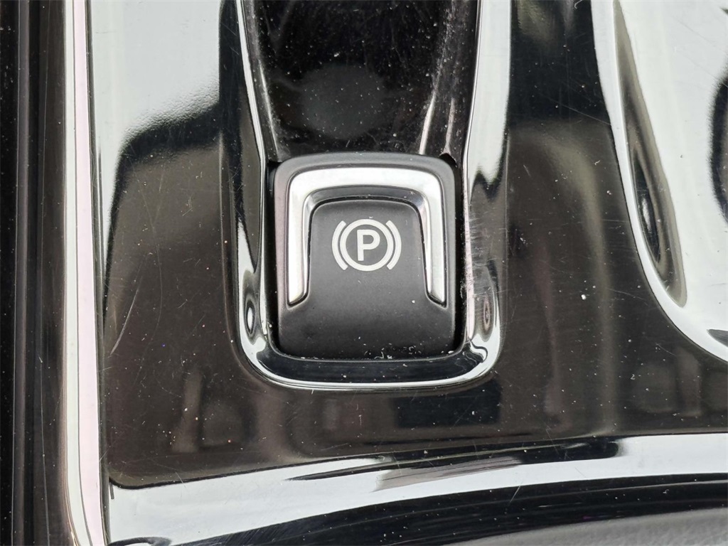 Vehicle image 13 of 33