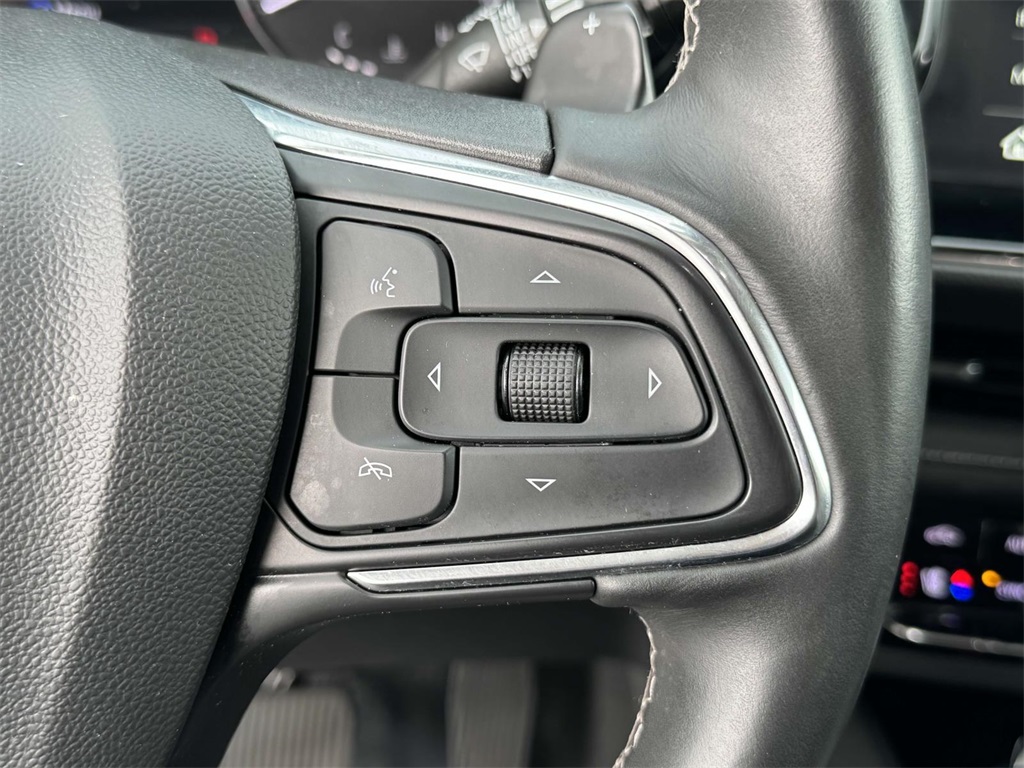 Vehicle image 18 of 33