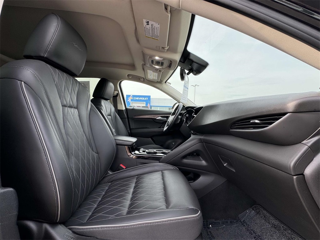 Vehicle image 25 of 33