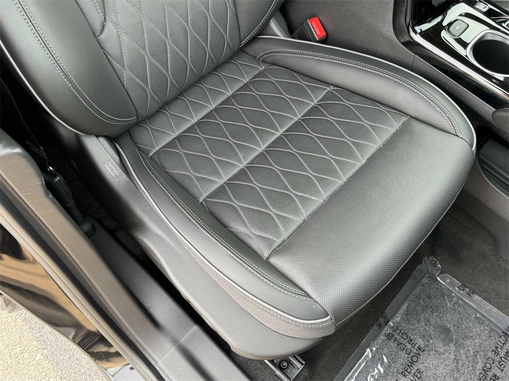 Vehicle image 26 of 33