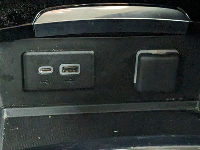 Vehicle image 21 of 30