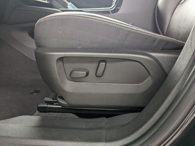 Vehicle image 16 of 30