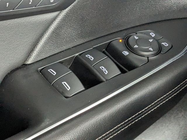 Vehicle image 23 of 30