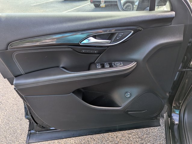 Vehicle image 24 of 27