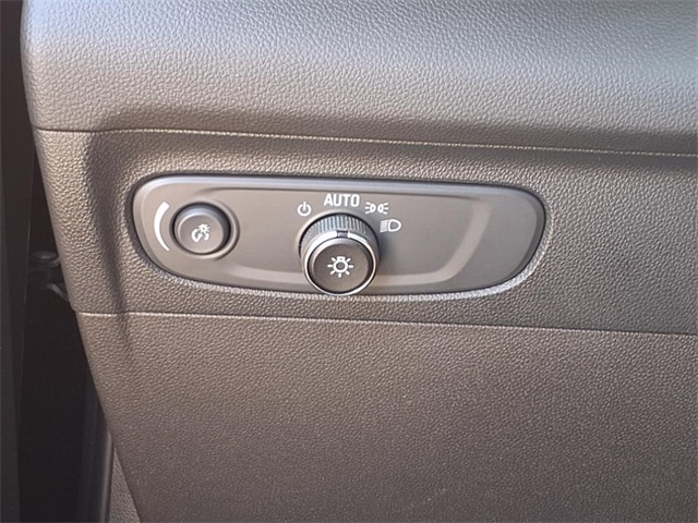 Vehicle image 23 of 30