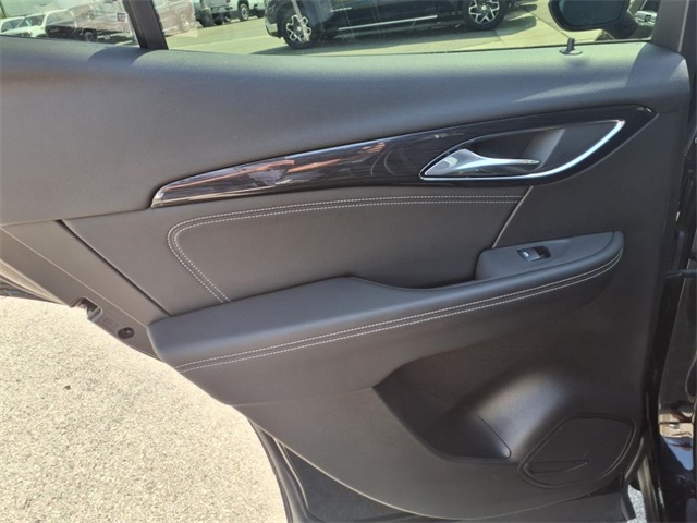 Vehicle image 21 of 30