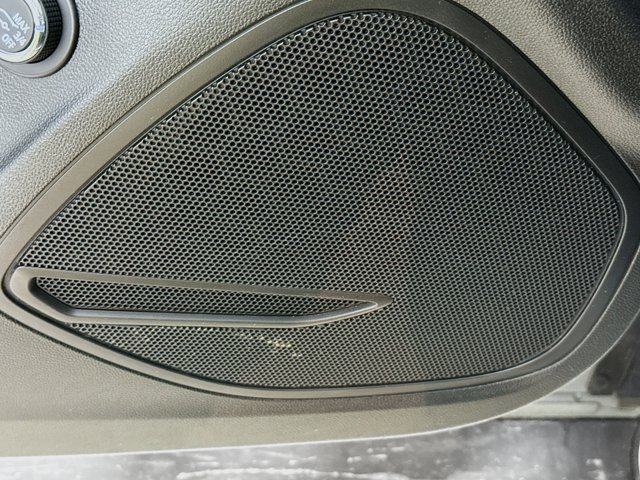 Vehicle image 21 of 42