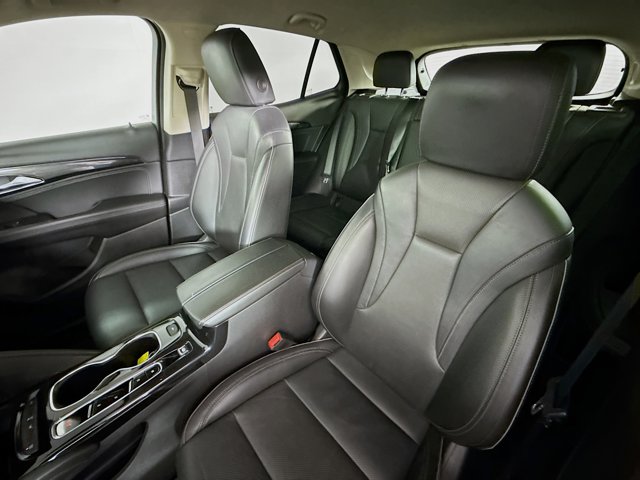 Vehicle image 25 of 42