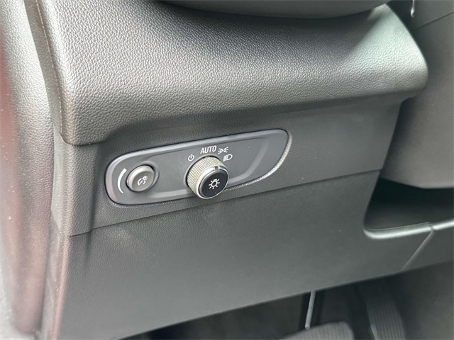 Vehicle image 25 of 30