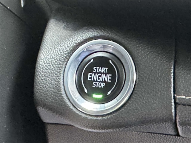 Vehicle image 26 of 30
