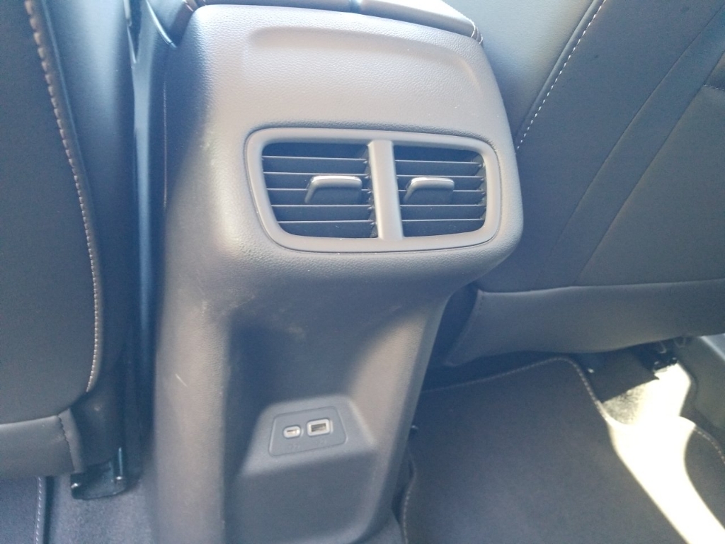 Vehicle image 32 of 35