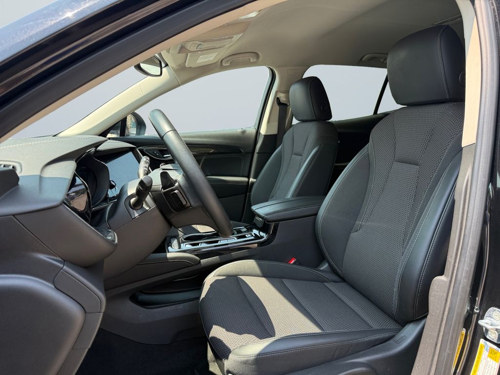 Vehicle image 9 of 28