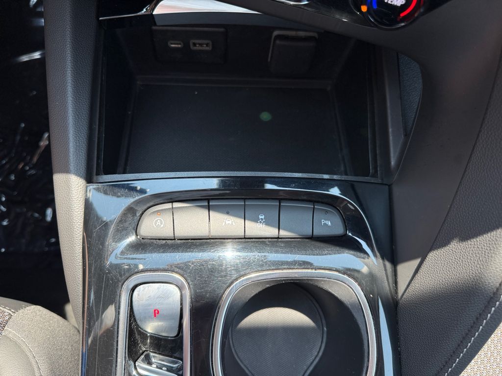Vehicle image 17 of 28
