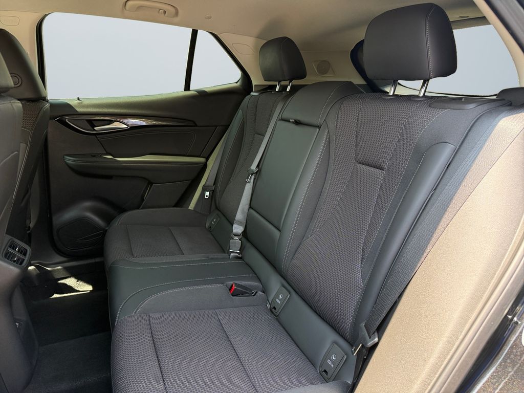 Vehicle image 13 of 28