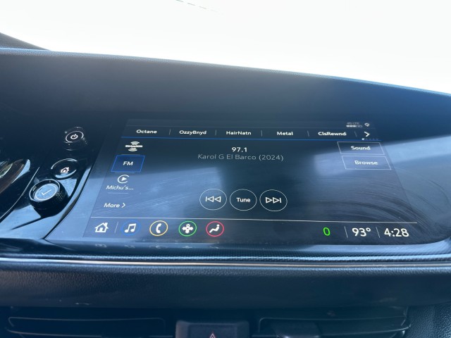 Vehicle image 17 of 18