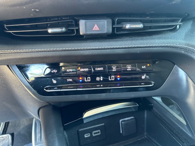 Vehicle image 16 of 18